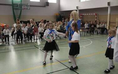 2025-10-14 Ślubowanie pierwszej klasy w SP w Sm&oacute;lniku 10