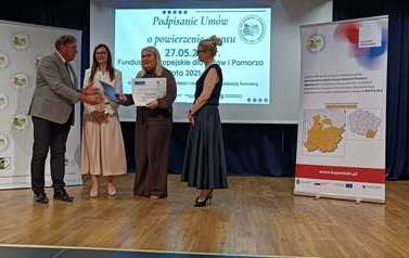 Podpisanie umowy na powierzenie grantu - "Klub Młodzieżowy Bystrzaki" 4