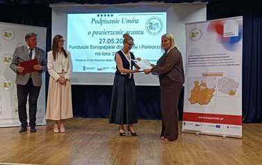 Podpisanie umowy na powierzenie grantu - "Klub Młodzieżowy Bystrzaki" 5